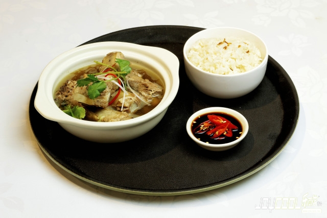 十大必吃新加坡早餐——肉骨茶