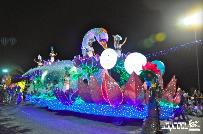 热闹的新加坡妆艺大游行