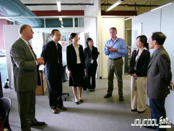 从说话的语境融入新加坡