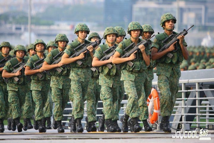 18岁的新加坡学生少的原因——服兵役
