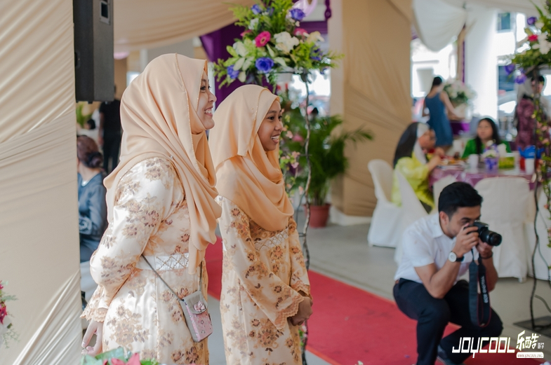 新加坡马来人崇尚的热闹婚礼