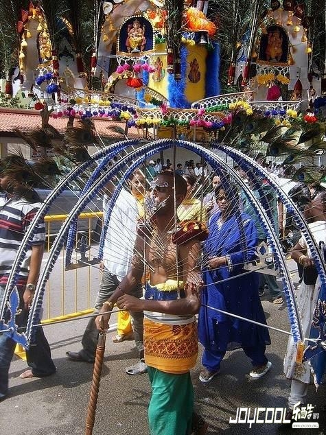 在新加坡见证大宝森节宗教仪式