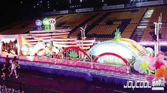 新加坡妆艺大游行移动“生态城”登场