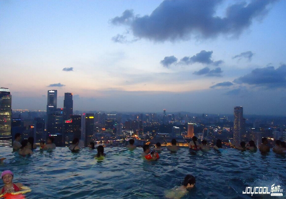 全球最大无边际游泳池