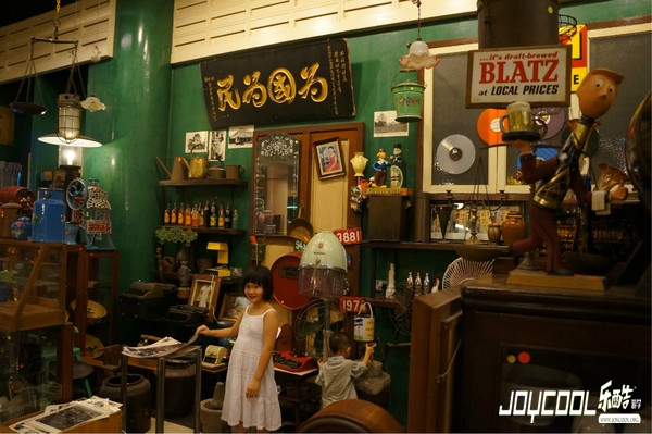 新加坡摩天轮下的复古路边摊