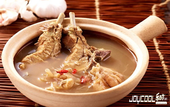 新加坡美食当然首选肉骨茶