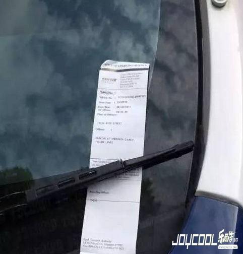 新加坡警车,违反交通规则,被开罚款单