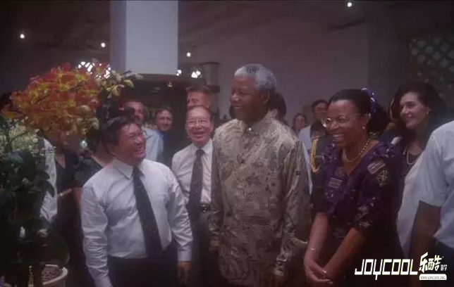 新加坡无处不在的“胡姬花元素” 新加坡无处不在的“胡姬花元素”