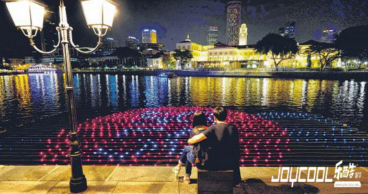 到新加坡河 展望爱国祝愿互动灯饰