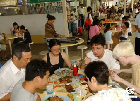 新加坡的Hawker center(小贩中心), 是一道独特的风景